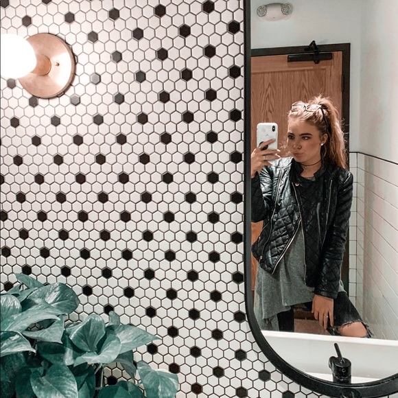 ☆ MEET THE SELLER - CHANDLER ☆ - Picture 11 of 16